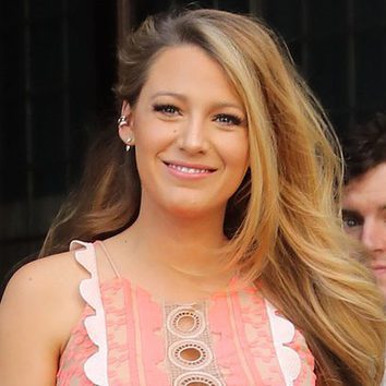 Blake Lively pasea una melena ondulada por NY