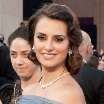 Penélope Cruz se peina a lo años 20