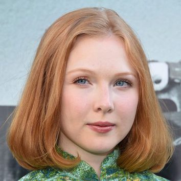 Molly Quinn con corte bob en una premiere en LA