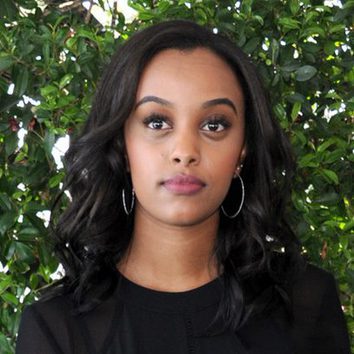 Ruth B con el pelo corto y ondulado en los 'Teen Choice Awards'