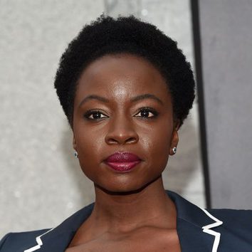 Danai Gurira apuesta por el labial granate