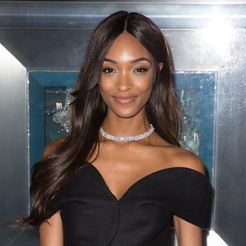 Jourdan Dunn con un elegante look de ondas sueltas