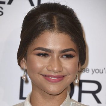 Zendaya con un look muy anticuado