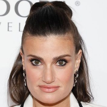 Idina Menzel opta por un recogido al estilo samurai