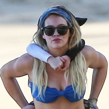 El look playero de Hilary Duff por Navidad