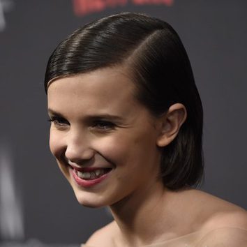 Millie Bobby Brown opta por un peinado pulido