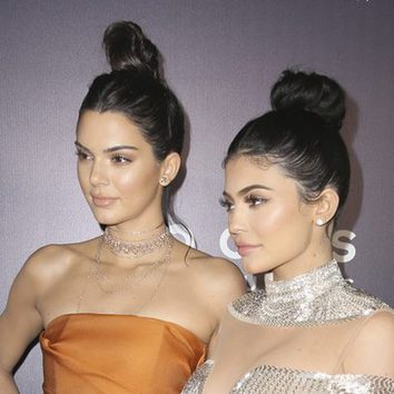 Kendall Jenner y Kylie Jenner se conjuntan