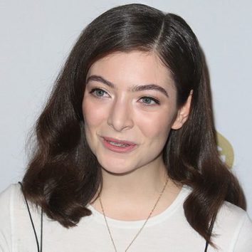 Lorde apuesta por un maquillaje natural y luminoso