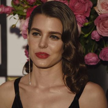 Carlota Casiraghi muy favorecida con ondas al agua