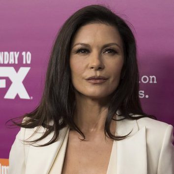 Catherine Zeta Jones con maquillaje en tonos tierra