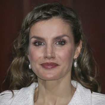 La Reina Letizia sorprende con su peinado de trenzas