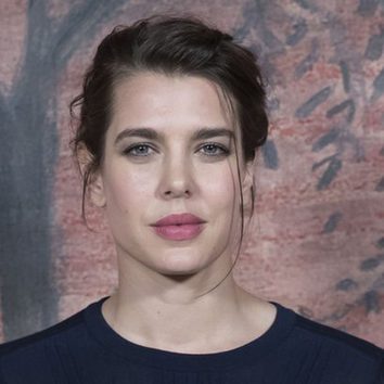 Carlota Casiraghi opta por un recogido ligeramente despeinado