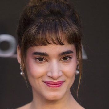 Sofia Boutella apuesta por un maquillaje muy natural