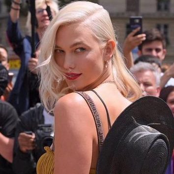 Karlie Kloss se une a la moda del platino