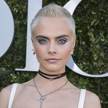 Cara Delevingne con estilismo punk