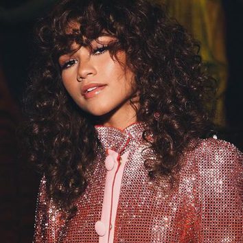 Zendaya, maravillosa con melena súper rizada