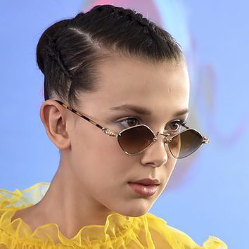 Millie Bobby Brown acierta con trenzas de boxeador