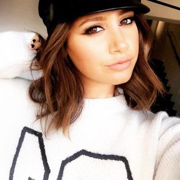 Ashley Tisdale apuesta por el maquillaje de ojo de gato