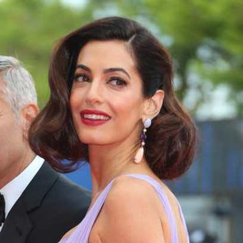 Amal Alamuddin apuesta por el midi con ondas