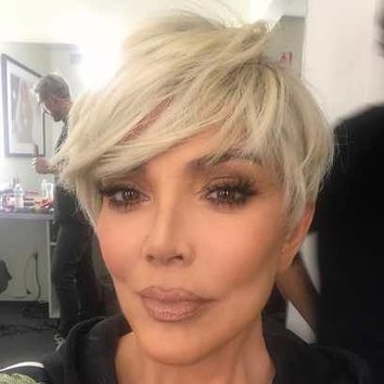 Kris Jenner se pasa al rubio platino