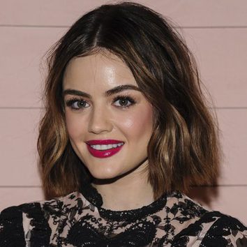 Lucy Hale se decide por los brillos