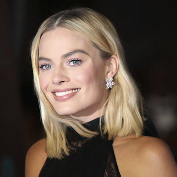 Margot Robbie acierta con un maquillaje natural