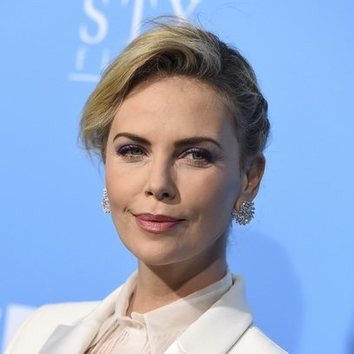 Charlize Theron con un make up perfecto