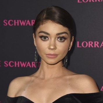 Las mega pestañas de Sarah Hyland