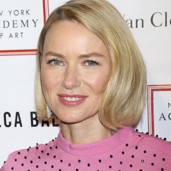 Naomi Watts con un make up en tonos pastel