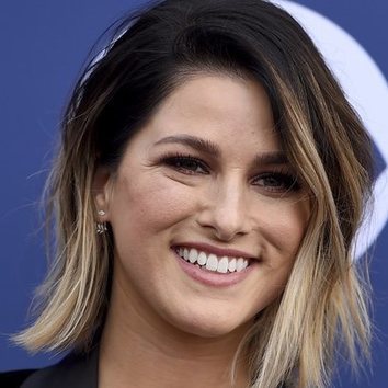 Cassadee Pope con una melena midi