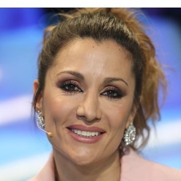 Nagore Robles apuesta por unas sombras color salmón