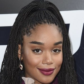 El semirecogido trenzado de Laura Harrier