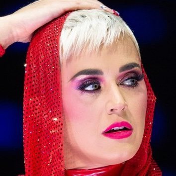 Las sombras fucsias de Katy Perry