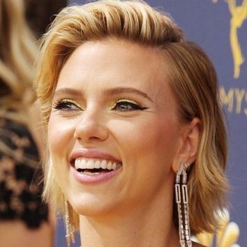 Scarlett Johansson, radiante en los Premios Emmy 2018