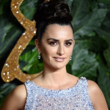 El maxi moño de Penélope Cruz