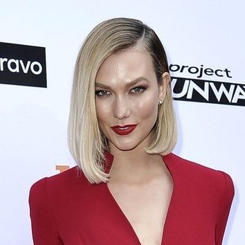 Karlie Kloss con un corte de peló asimétrico