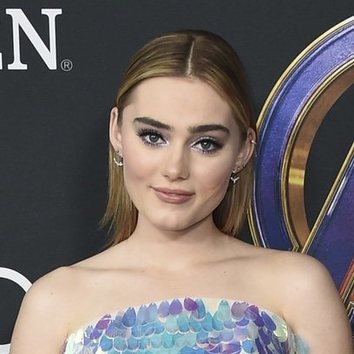 Meg Donnelly nos deslumbra con su eyeliner