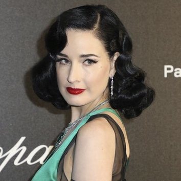 Dita Von Teese, fiel a su estilo retro