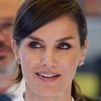 La Reina Letizia se suma a la tendencia del flequillo