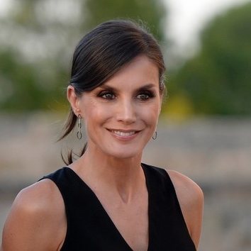 La coleta y el flequillo lateral, la apuesta segura de la Reina Letizia