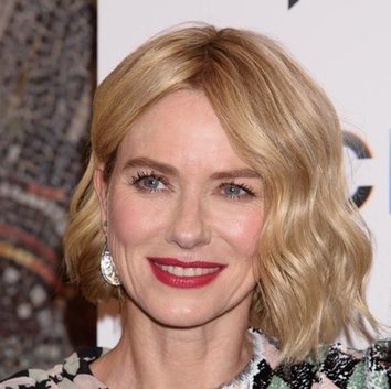 Naomi Watts y su peinado más surfero