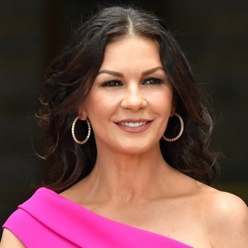 Catherine Zeta-Jones deslumbra con su belleza natural