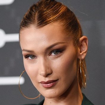 Bella Hadid confirma que el gloss ha vuelto