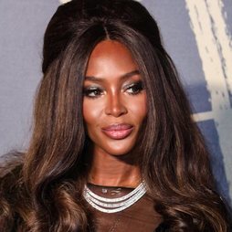 Naomi Campbell se pasa con el volumen