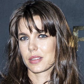 El look rockero de Carlota Casiraghi en el desfile de Saint Laurent