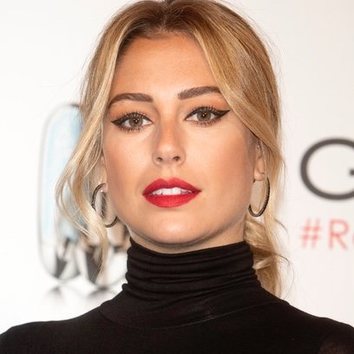 Blanca Suárez luce mirada felina y el rojo de labios perfecto