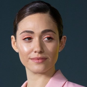 El eyeliner neon de Emmy Rossum