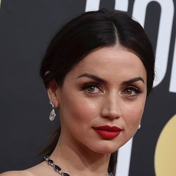 Ana de Armas luce su beauty look más elegante en los Globos de Oro 2020