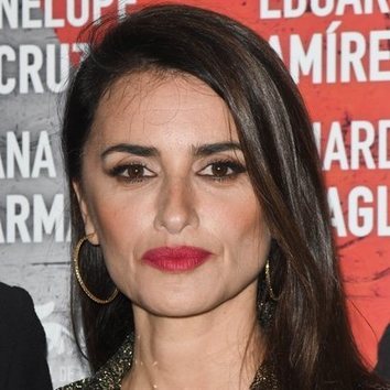 Penélope Cruz apuesta por el rojo