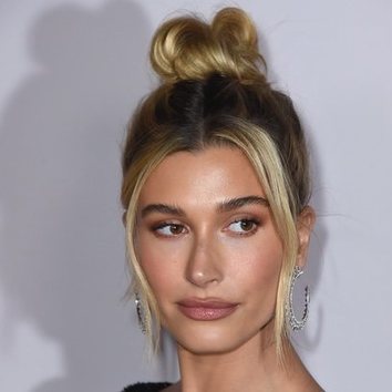 Hailey Baldwin triunfa con su recogido desenfadado